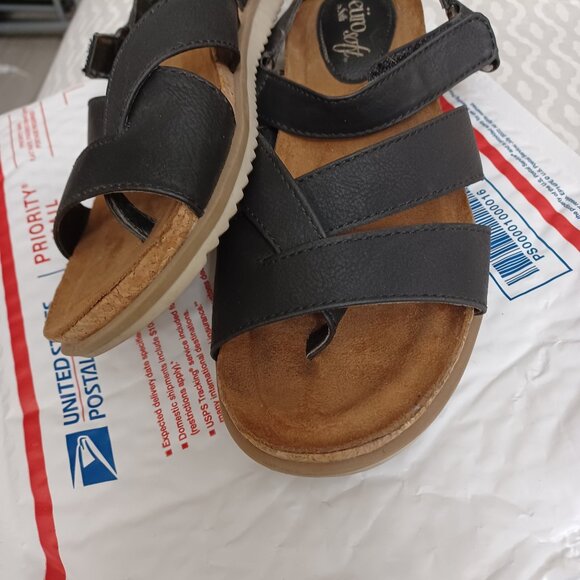 EURO SOFT BY SOFFT LYNELLE WOMEN'S SZ 7.5 BLACK STRAPPY VELCRO SANDALS - Picture 1 of 3